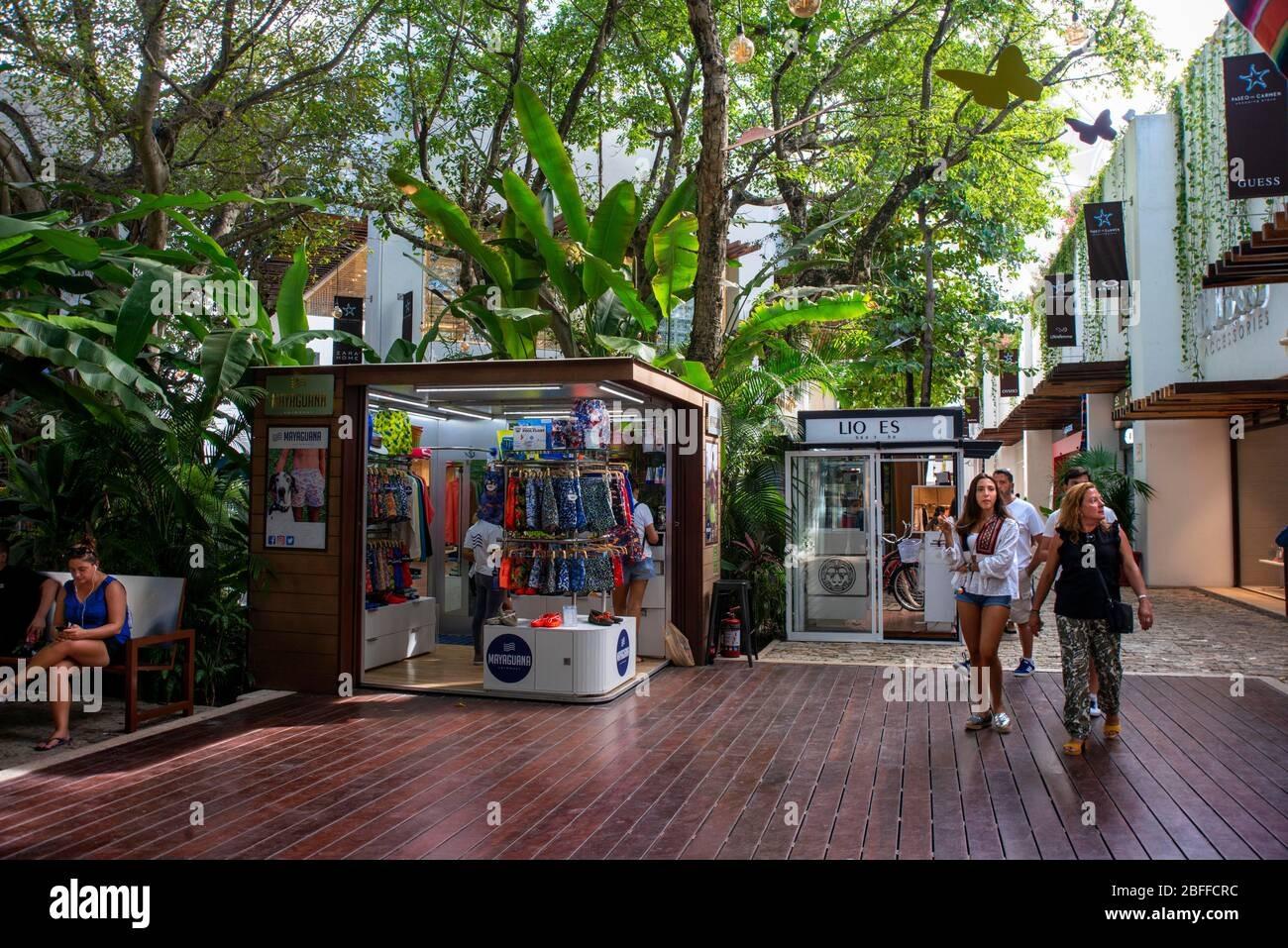 Restaurants within a short walk from the condo