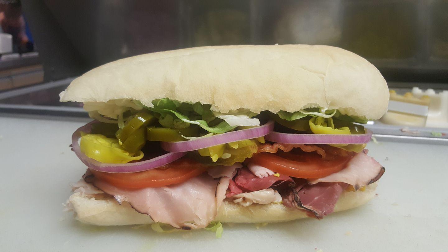 The Deli at Pine Grove Market