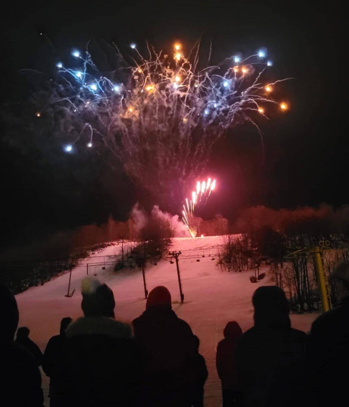 🎆 Ring in the New Year, Cabin Fevers Style! 🎿