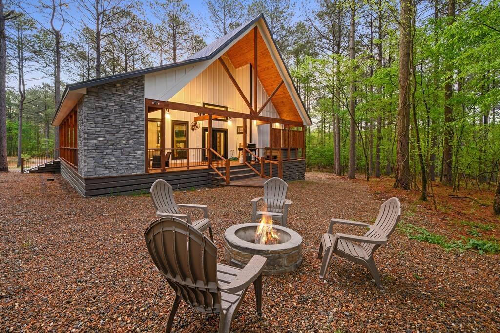 Best Fall Vacation Rentals for Couples Looking for a Cozy Getaway