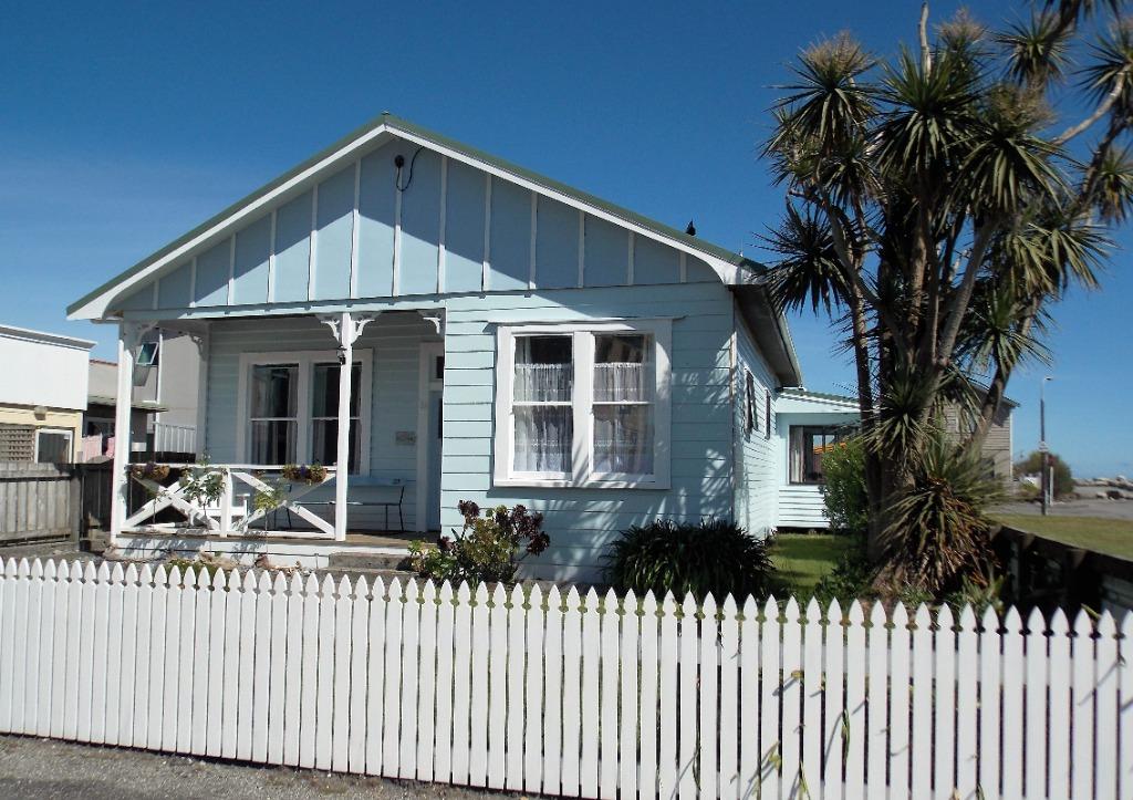 Stay In An Historic Cottage By The Sea In Hokitika